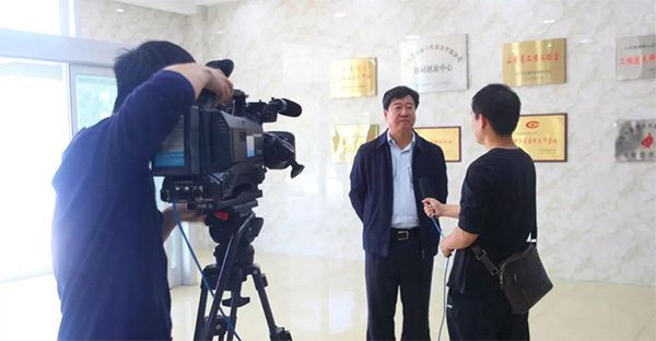 风机分会秘书长刘学伟接受电视台记者采访 风机分会秘书长刘学伟接受电视台记者采访